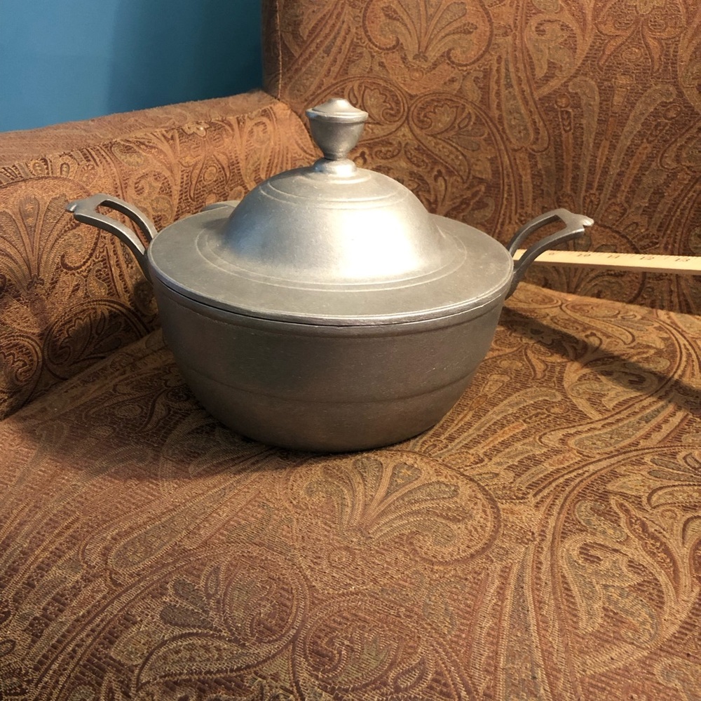 Wilton vintage Covered pewter Casserole with Handles 2.5 quart